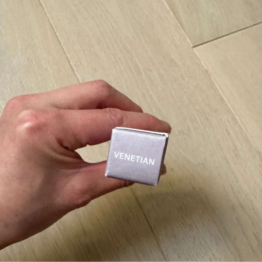 ILIA Eye Stylus Shadow Stick — Venetian - Picture 4 of 5